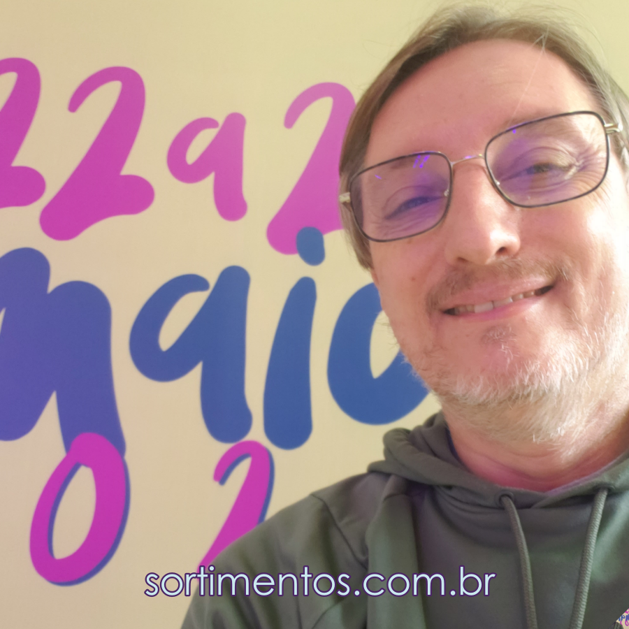 Fabio Juchen, editor do site Moda Eventos, na cobertura presencial de eventos e feiras do segmento de moda