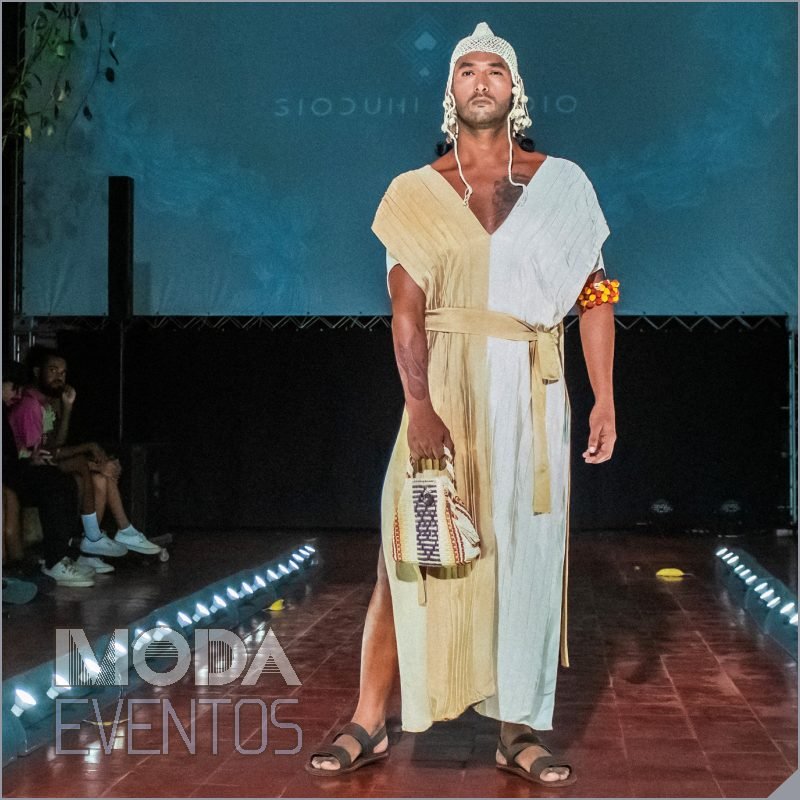 Desfile de moda originária no Festival Indígenas.BR - modaeventos.com.br